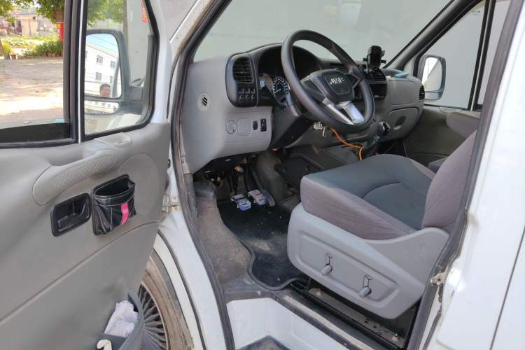 Used JMC Transit 2019 2.8T Commercial Version Long Wheelbase Mid-Roof 6-Seater Rear Single Tire China VI Emission Standard – JX493 Driver Seat