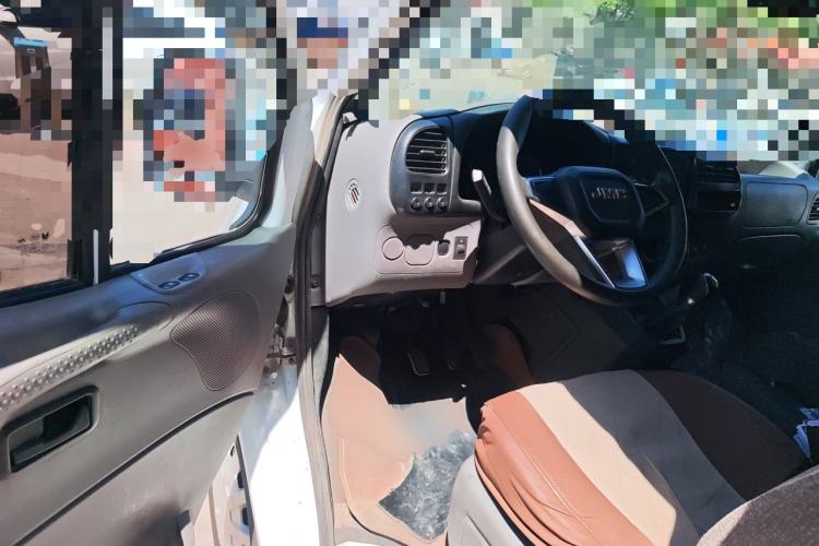 Used JMC Transit 2019 2.8T Commercial Version Intelligent Automatic Transmission Short Wheelbase Mid-Roof Design 6 Seats China VI Emission Standard – JX493 Driver Seat