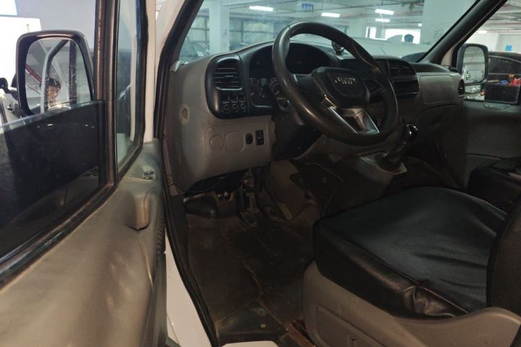Used JMC Transit 2019 2.8T Commercial Version Long Wheelbase Mid-Roof 6-Seater Rear Single Tire China VI Emission Standard – JX493 Driver Seat