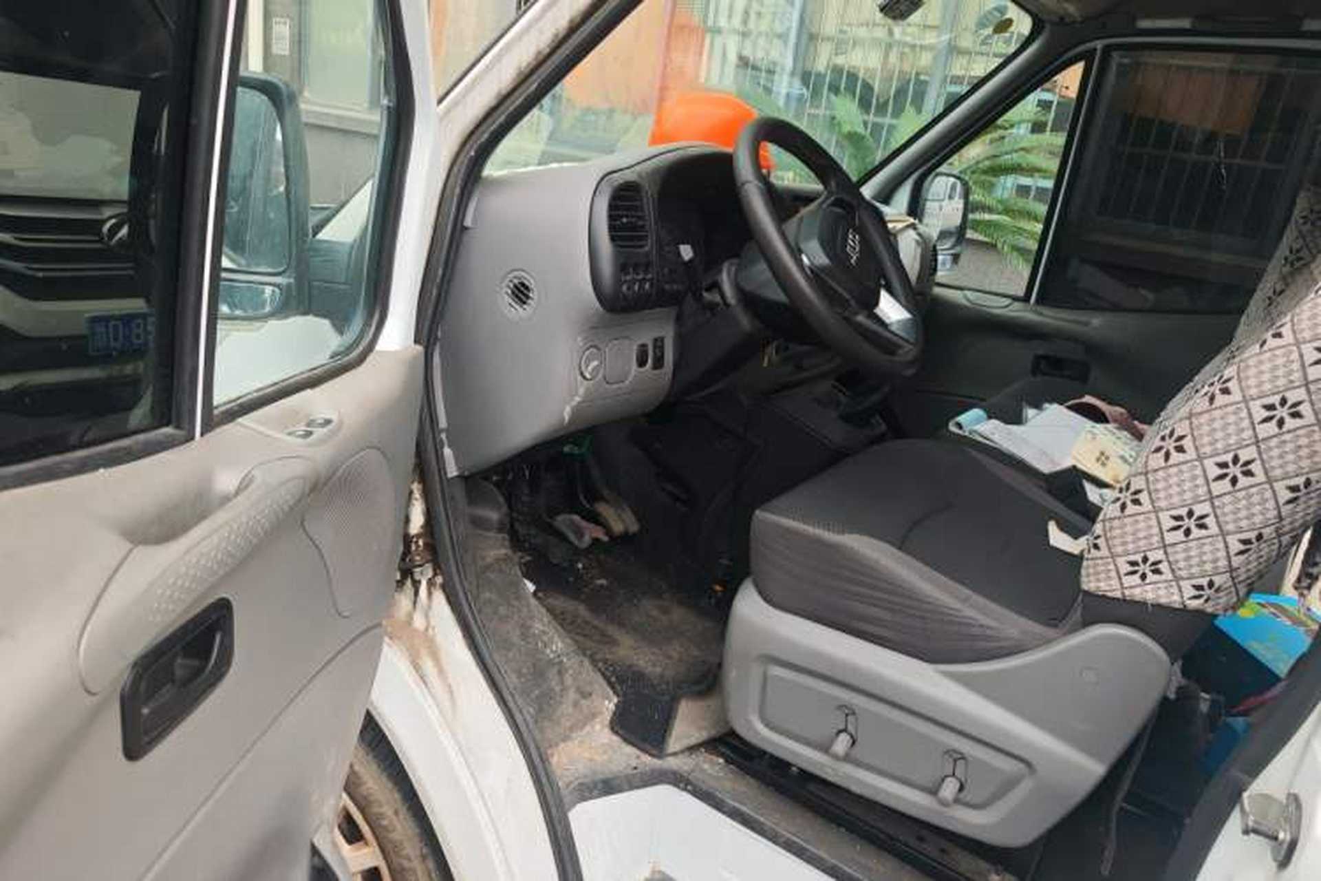 Used JMC Transit 2019 2.8T Commercial Version Short Wheelbase Mid-Roof 6-Seater China VI JX493 Driver Seat
