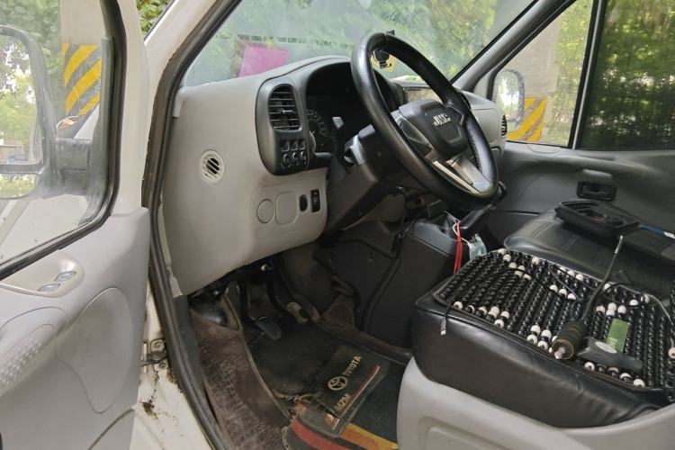 Used JMC Transit 2019 2.8T Commercial Version Long Wheelbase Mid-Roof 3-Seater Rear Single Tire China VI Emission Standard – JX493 Driver Seat