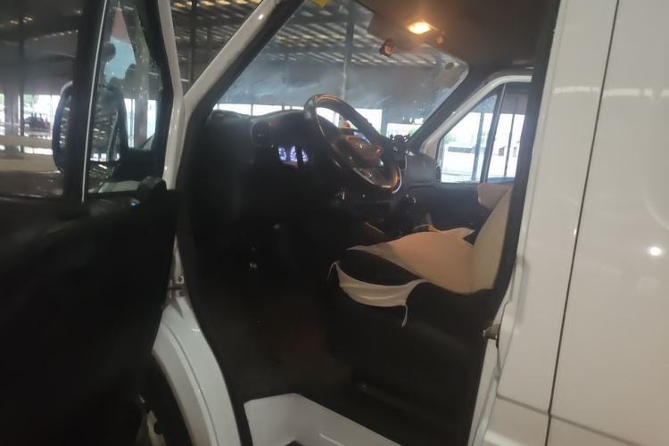Used JMC Transit 2019 2.8T Commercial Version Long Wheelbase Mid-Roof 3-Seater Rear Single Tire China VI Emission Standard – JX493 Driver Seat