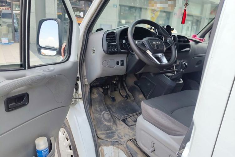 Used JMC Transit 2019 2.8T Commercial Version Long Wheelbase Mid-Roof 6-Seater Rear Single Tire China VI Emission Standard – JX493 Driver Seat