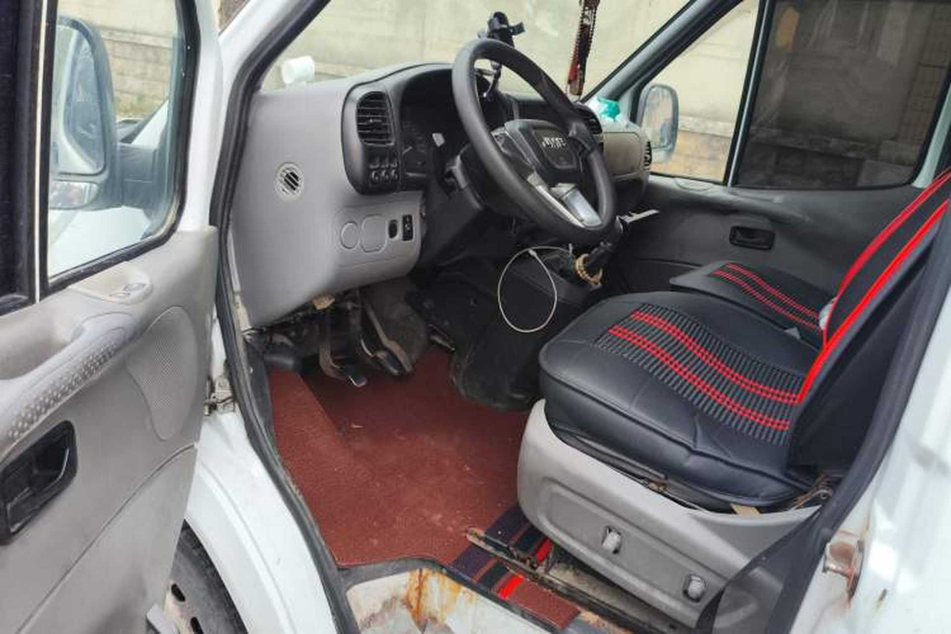 Used JMC Transit 2019 2.8T Commercial Version Intelligent Automatic Transmission Short Wheelbase Mid-Roof Design 6 Seats China VI Emission Standard – JX493 Driver Seat