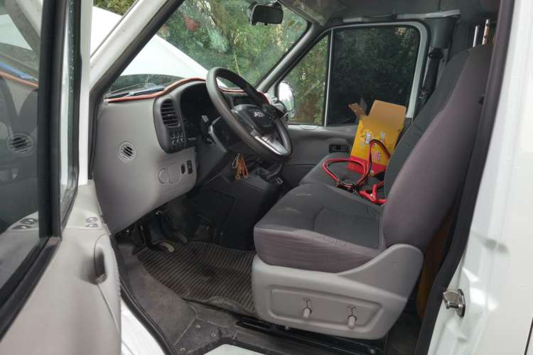 Used JMC Transit 2019 2.8T Commercial Version Short Wheelbase Mid-Roof 6-Seater China VI JX493 Driver Seat