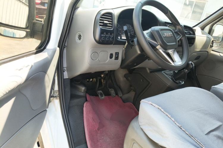 Used JMC Transit 2019 2.8T Commercial Version Short Wheelbase Mid-Roof 7-Seater China VI Standard JX493 Driver Seat