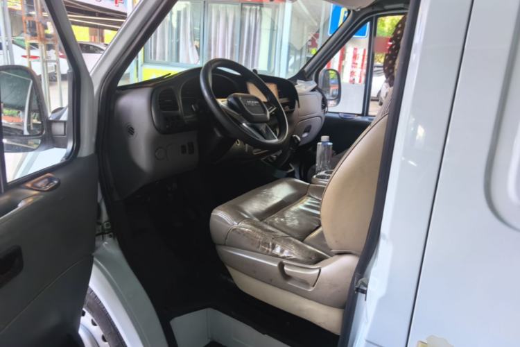 Used JMC Transit 2019 2.8T Commercial Version Short Wheelbase Mid-Roof 3-Seater China VI Standard JX493 Driver Seat