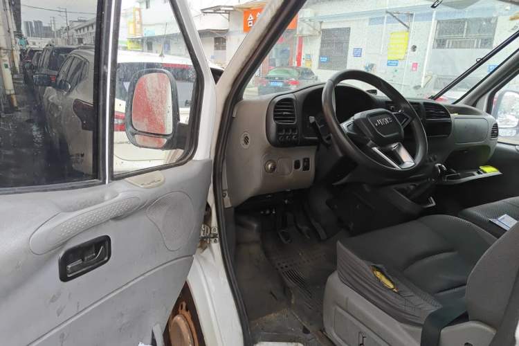 Used JMC Transit 2019 2.8T Commercial Version Short Wheelbase Mid-Roof 6-Seater China VI JX493 Driver Seat