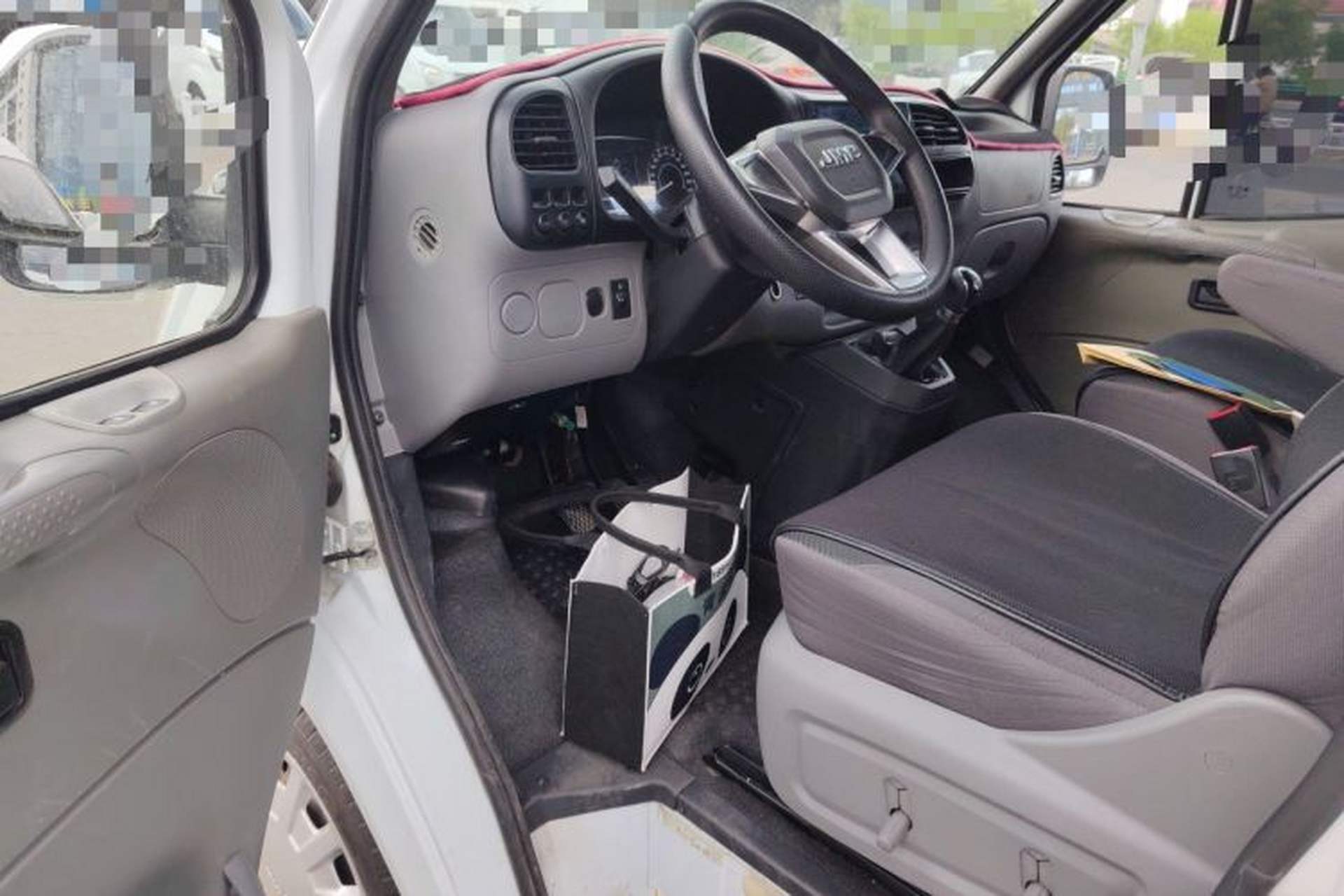 Used JMC Transit 2019 2.8T Commercial Version Long Wheelbase Mid-Roof 6-Seater Rear Single Tire China VI Emission Standard – JX493 Driver Seat