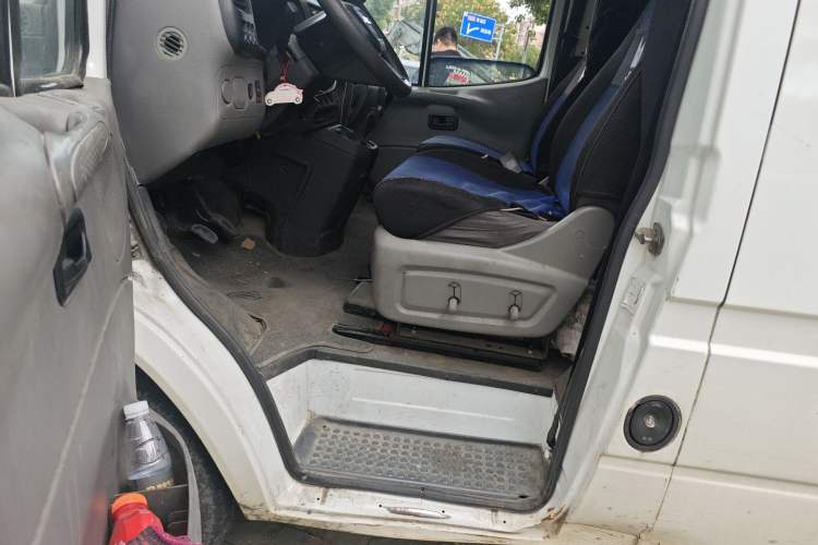 Used JMC Transit 2019 2.8T Commercial Version Long Wheelbase Mid-Roof 6-Seater Rear Single Tire China VI Emission Standard – JX493 Driver Seat