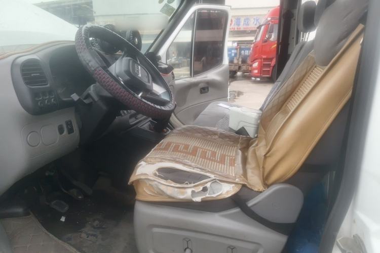 Used JMC Transit 2019 2.8T Commercial Version Long Wheelbase Mid-Roof 6-Seater Rear Single Tire China VI Emission Standard – JX493 Driver Seat