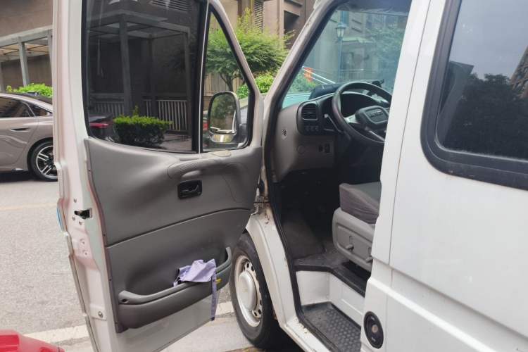 Used JMC Transit 2019 2.8T Commercial Version Short Wheelbase Mid-Roof 6-Seater China VI JX493 Driver Seat