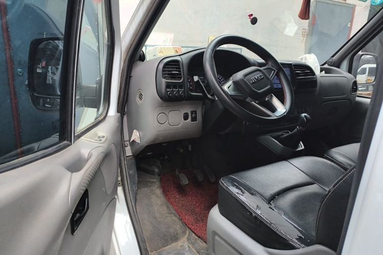 Used JMC Transit 2019 2.8T Commercial Version Short Wheelbase Mid-Roof 6-Seater China VI JX493 Driver Seat