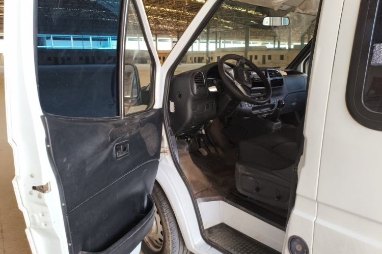 Used JMC Transit 2019 2.8T Commercial Version Short Wheelbase Mid-Roof 7-Seater China VI Standard JX493 Driver Seat
