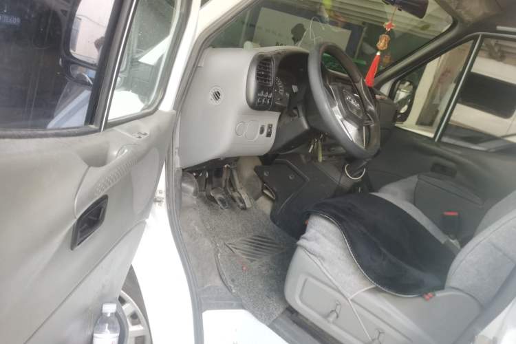Used JMC Transit 2019 2.8T Commercial Version Short Wheelbase Mid-Roof 6-Seater China VI JX493 Driver Seat