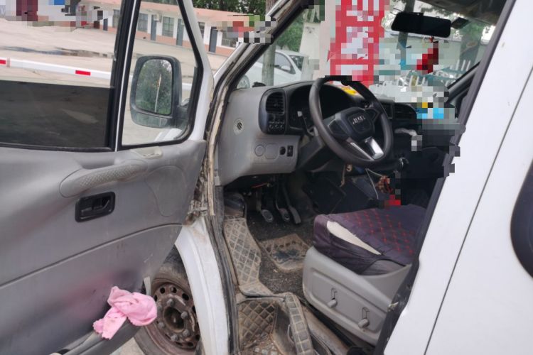 Used JMC Transit 2019 2.8T Commercial Version Long Wheelbase Mid-Roof 6-Seater Rear Single Tire China VI Emission Standard – JX493 Driver Seat