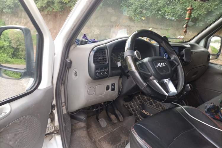 Used JMC Transit 2019 2.8T Commercial Version Short Wheelbase Mid-Roof 6-Seater China VI JX493 Driver Seat