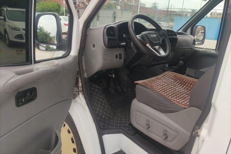 Used JMC Transit 2019 2.8T Commercial Version Short Wheelbase Mid-Roof 6-Seater China VI JX493 Driver Seat