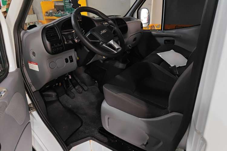Used JMC Transit 2019 2.8T Commercial Version Short Wheelbase Mid-Roof 6-Seater China VI JX493 Driver Seat