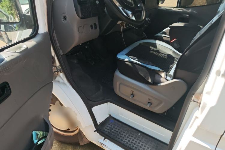 Used JMC Transit 2019 2.8T Commercial Version Short Wheelbase Mid-Roof 6-Seater China VI JX493 Driver Seat