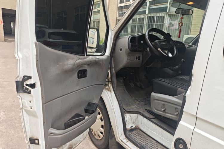 Used JMC Transit 2019 2.8T Commercial Version Long Wheelbase Mid-Roof 6-Seater Rear Single Tire China VI Emission Standard – JX493 Driver Seat