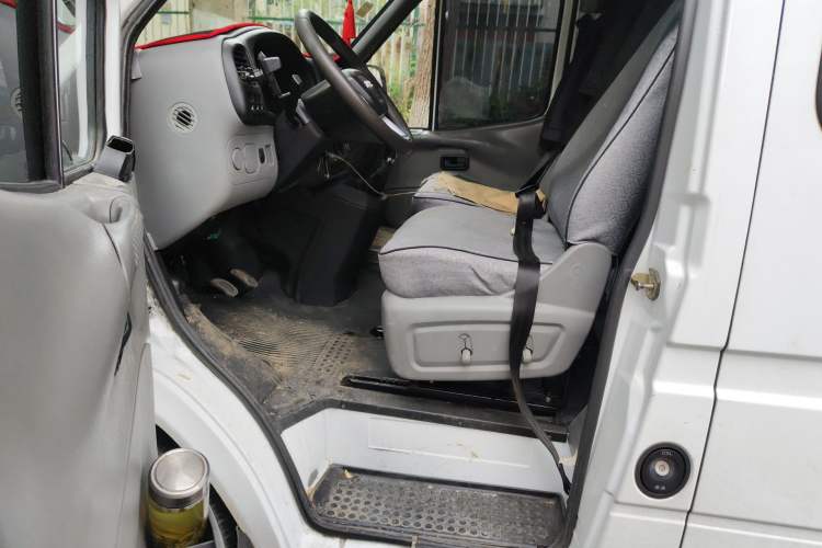 Used JMC Transit 2019 2.8T Commercial Version Short Wheelbase Mid-Roof 6-Seater China VI JX493 Driver Seat