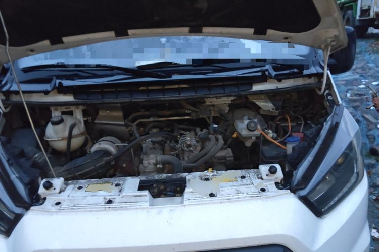 Used JMC Transit 2019 2.8T Commercial Version Short Wheelbase Low Roof 6-Seater China VI Emission Standard JX493 Engine Bay