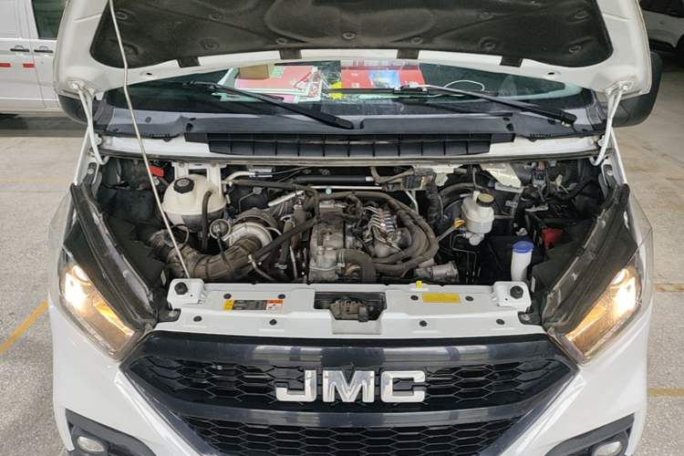 Used JMC Transit 2019 2.8T Commercial Version Short Wheelbase Mid-Roof 3-Seater China VI Standard JX493 Engine Bay