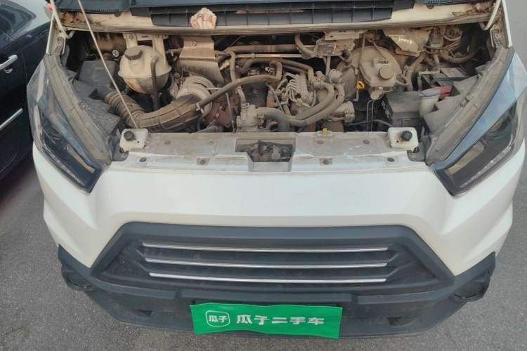 Used JMC Transit 2019 2.8T Commercial Version Short Wheelbase Mid-Roof 6-Seater China VI JX493 Engine Bay