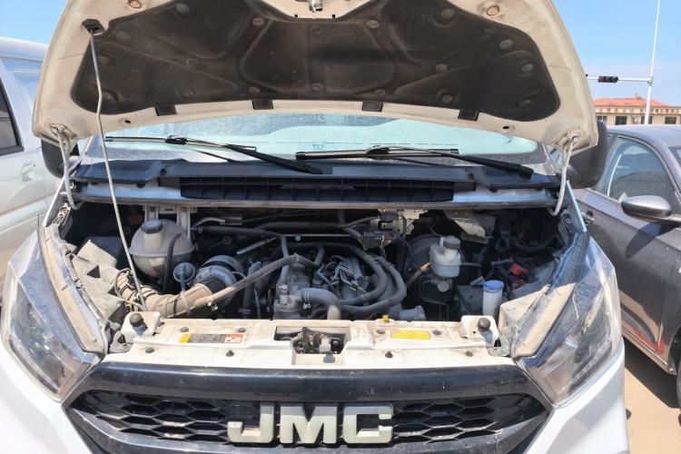 Used JMC Transit 2019 2.8T Commercial Version Short Wheelbase Mid-Roof 3-Seater China VI Standard JX493 Engine Bay