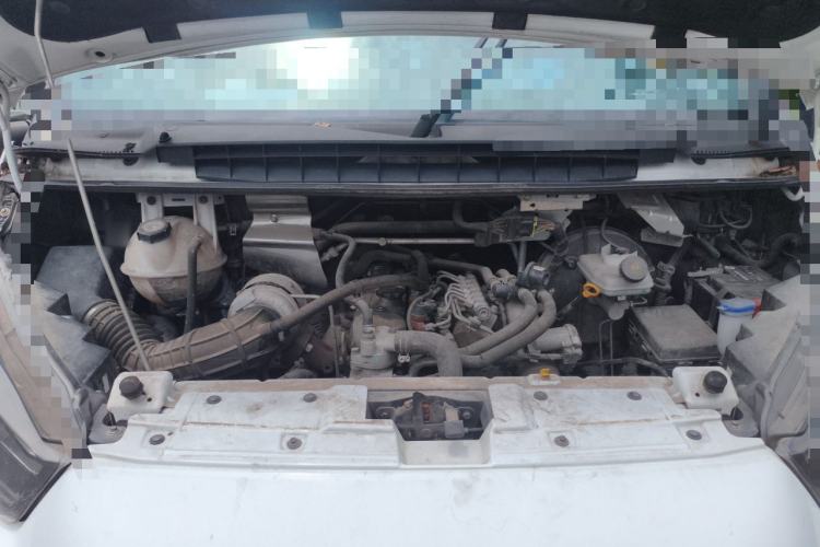 Used JMC Transit 2019 2.8T Commercial Version Short Wheelbase Mid-Roof 6-Seater China VI JX493 Engine Bay