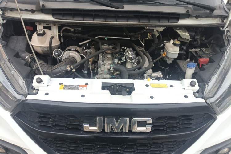 Used JMC Transit 2019 2.8T Commercial Version Short Wheelbase Mid-Roof 6-Seater China VI JX493 Engine Bay