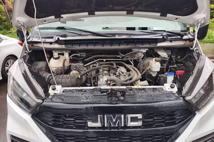 Used JMC Transit 2019 2.8T Commercial Version Short Wheelbase Mid-Roof 6-Seater China VI JX493 Engine Bay