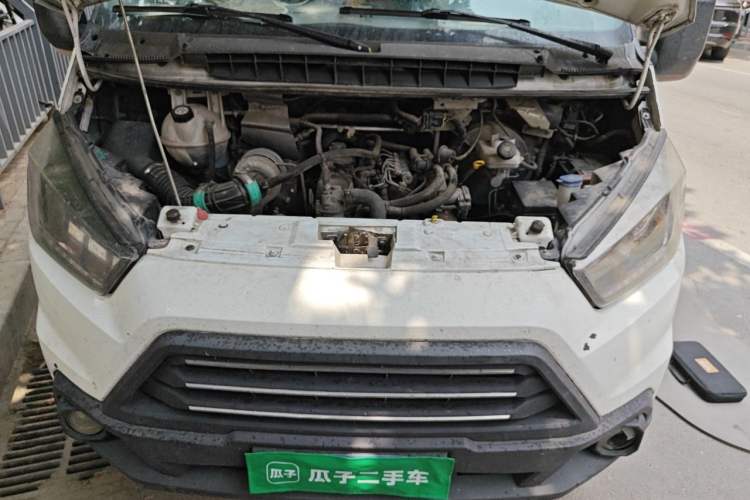 Used JMC Transit 2019 2.8T Commercial Version Long Wheelbase Mid-Roof 6-Seater Rear Single Tire China VI Emission Standard – JX493 Engine Bay
