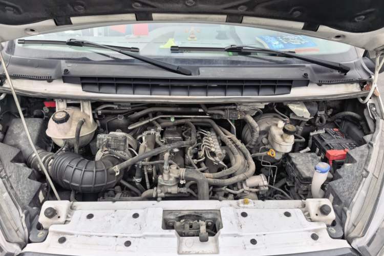 Used JMC Transit 2019 2.8T Commercial Version Long Wheelbase Mid-Roof 6-Seater Rear Single Tire China VI Emission Standard – JX493 Engine Bay