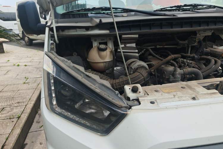 Used JMC Transit 2019 2.8T Commercial Version Short Wheelbase Mid-Roof 6-Seater China VI JX493 Engine Bay Right