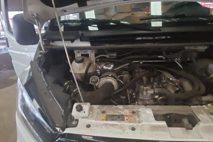 Used JMC Transit 2019 2.8T Commercial Version Long Wheelbase Mid-Roof 3-Seater Rear Single Tire China VI Emission Standard – JX493 Engine Bay Right
