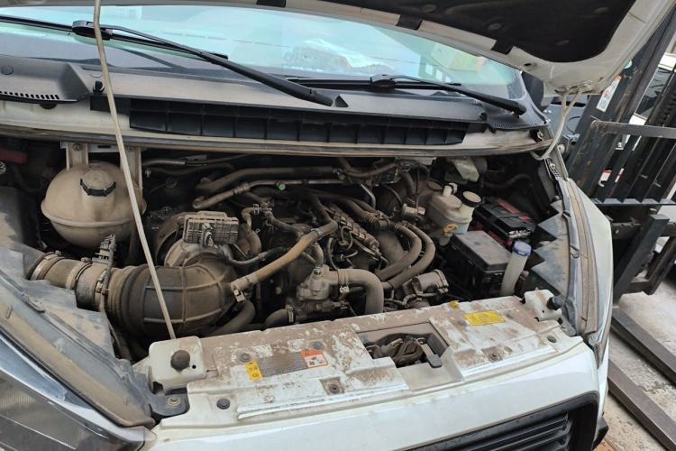 Used JMC Transit 2019 2.8T Commercial Version Short Wheelbase Mid-Roof 6-Seater China VI JX493 Engine Bay