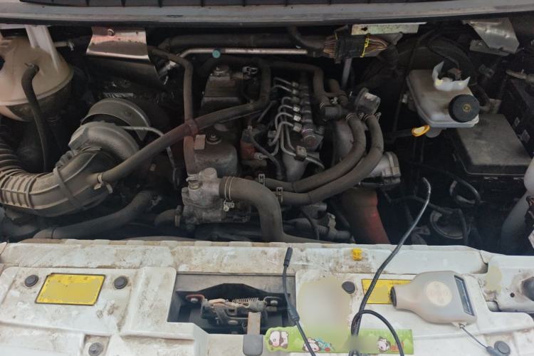 Used JMC Transit 2019 2.8T Commercial Version Short Wheelbase Mid-Roof 6-Seater China VI JX493 Engine Bay