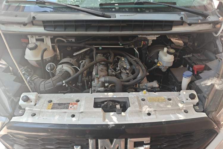 Used JMC Transit 2019 2.8T Commercial Version Short Wheelbase Mid-Roof 6-Seater China VI JX493 Engine Bay