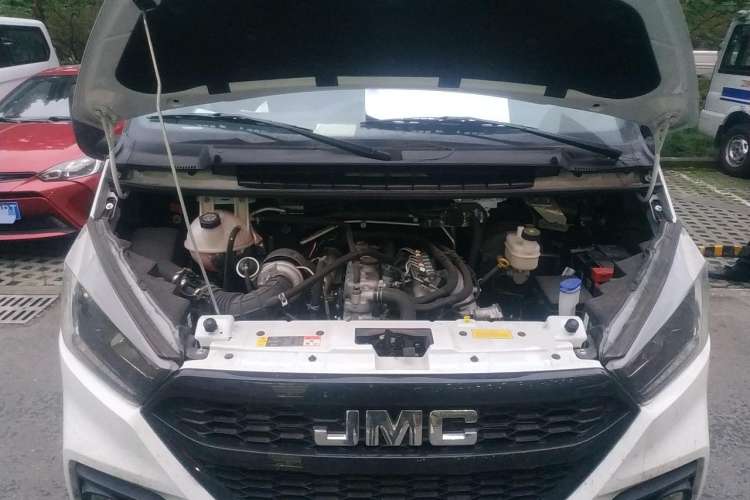Used JMC Transit 2019 2.8T Commercial Version Short Wheelbase Low Roof 6-Seater China VI Emission Standard JX493 Engine Bay