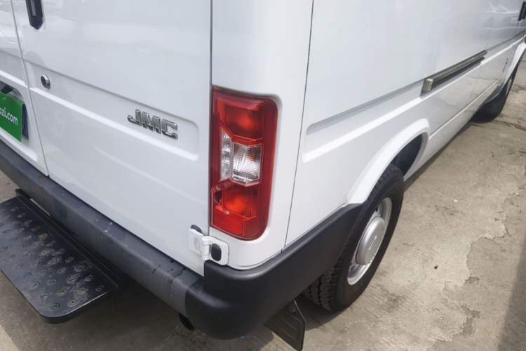 Used JMC Transit 2019 2.8T Commercial Version Long Wheelbase Mid-Roof 6-Seater Rear Single Tire China VI Emission Standard – JX493 Exterior 1