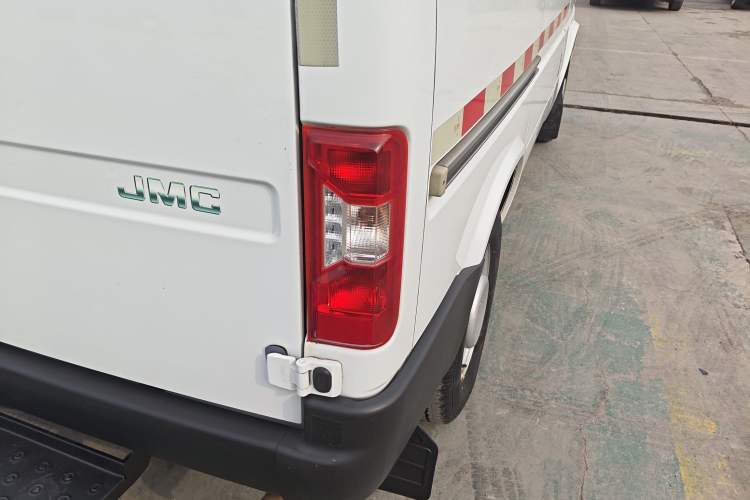 Used JMC Transit 2019 2.8T Commercial Version Short Wheelbase Mid-Roof 3-Seater China VI Standard JX493 Exterior 3