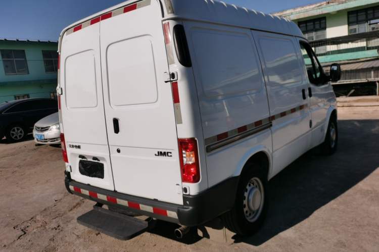 Used JMC Transit 2019 2.8T Commercial Version Short Wheelbase Mid-Roof 3-Seater China VI Standard JX493 Exterior 5