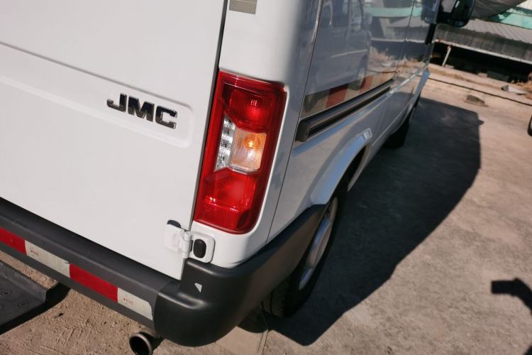 Used JMC Transit 2019 2.8T Commercial Version Short Wheelbase Mid-Roof 3-Seater China VI Standard JX493 Exterior 6