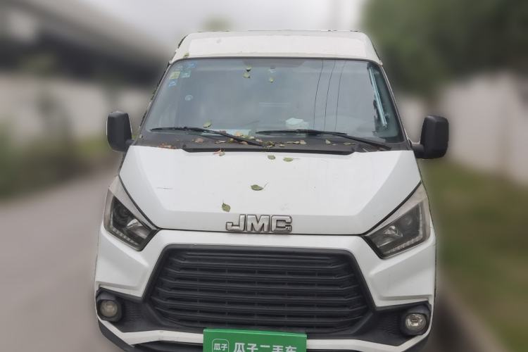 Used JMC Transit 2019 2.8T Commercial Version Long Wheelbase Mid-Roof 3-Seater Rear Single Tire China VI Emission Standard – JX493 Front