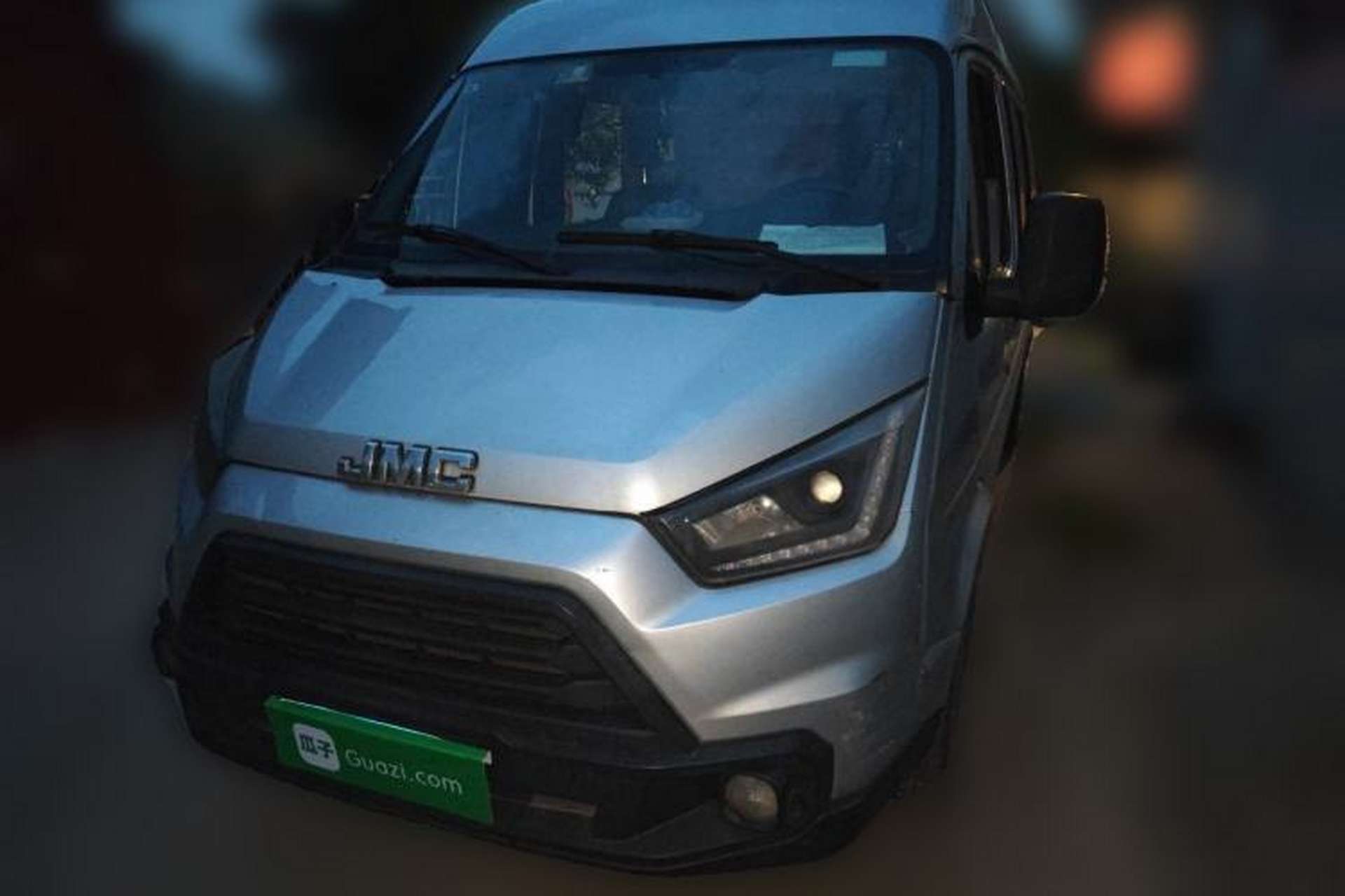 Used JMC Transit 2019 2.8T Commercial Version Long Wheelbase Mid-Roof 6-Seater Rear Single Tire China VI Emission Standard – JX493 Front Left 45 Deg