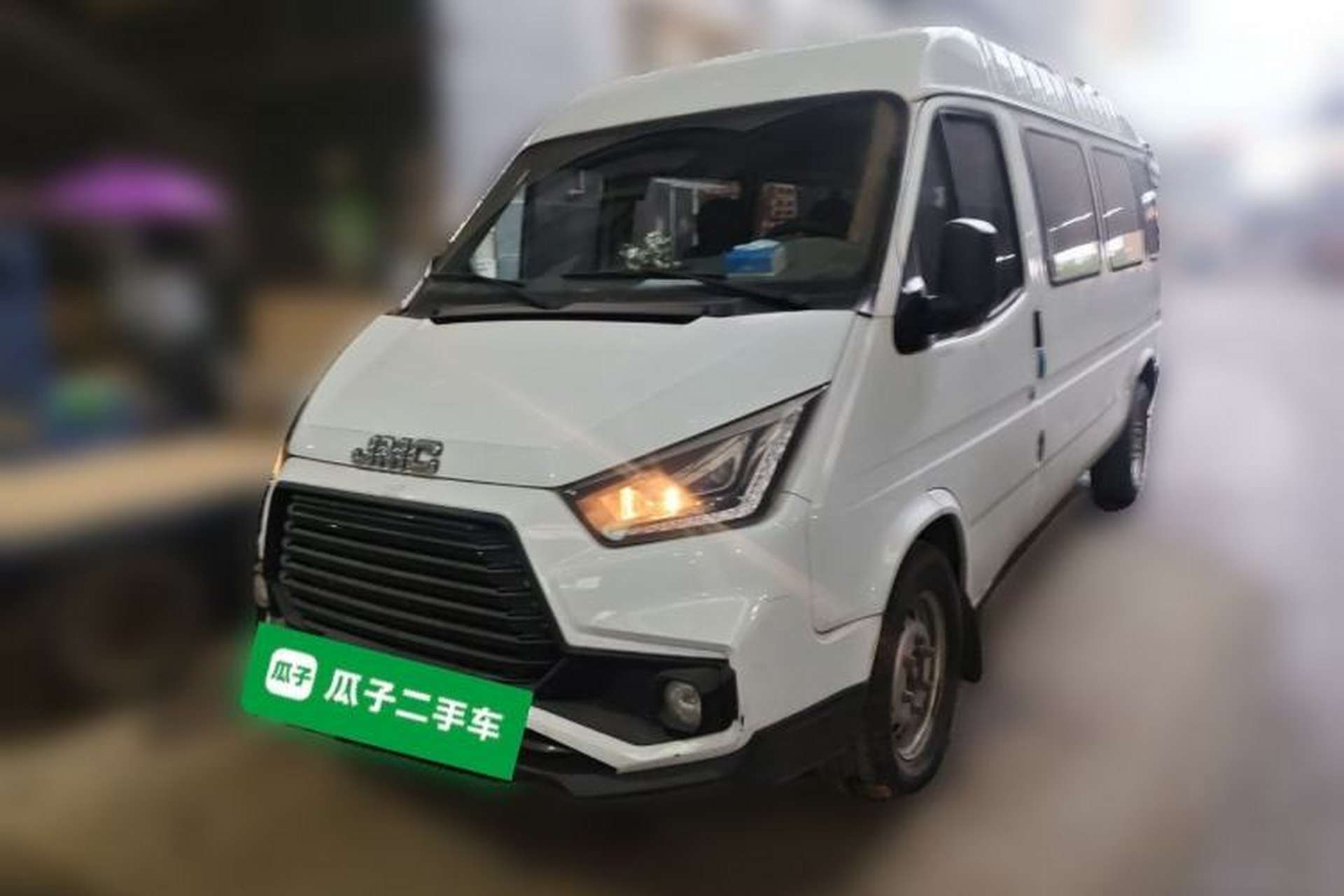 Used JMC Transit 2019 2.8T Commercial Version Long Wheelbase Mid-Roof 6-Seater Rear Single Tire China VI Emission Standard – JX493 Front Left 45 Deg