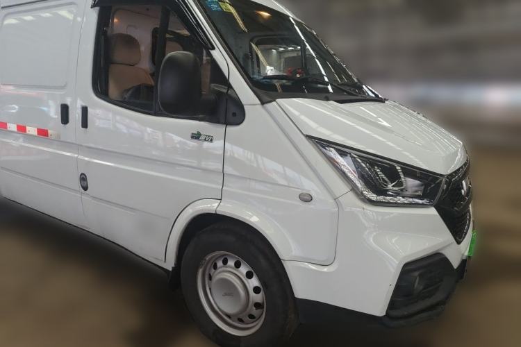 Used JMC Transit 2019 2.8T Commercial Version Long Wheelbase Mid-Roof 3-Seater Rear Single Tire China VI Emission Standard – JX493 Front Right 45 Deg