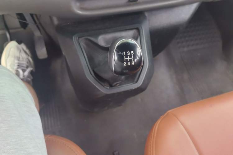 Used JMC Transit 2019 2.8T Commercial Version Short Wheelbase Mid-Roof 6-Seater China VI JX493 Gear Lever